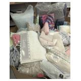 Wholesale Mixed Bedding, Bath, Decor and Textile Lot - Retail: $1250 Wholesale Mixed Bedding, Bath, Decor and Textile Lot - Retail: $1250