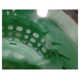 DASH Citrus Juicer, Dual Citrus Cones, 20 fl. oz. Capacity, 25 Watts DASH Citrus Juicer, Dual Citrus Cones, 20 fl. oz. Capacity, 25 Watts