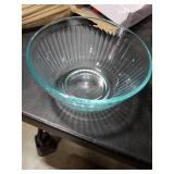 Pyrex Sculpted (3-Pack) Glass Mixing Bowls Set With Plastic Lids For Prepping, Baking and Cooking, Preheated Oven, Dishwasher, Freezer, and Microwave Safe Pyrex Sculpted (3-Pack) Glass Mixing Bowls Set With Plastic Lids For Prepping, Baking and Cooking, Preheated Oven, Dishwasher, Freezer, and Microwave Safe