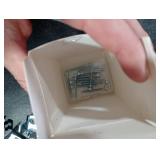 Jetec 6 Pieces Mini Blind Brackets for Window Blinds, with Screws (1.38 x 1.18 Inches) Jetec 6 Pieces Mini Blind Brackets for Window Blinds, with Screws (1.38 x 1.18 Inches)