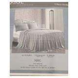 Saige Collection King Size 3-Piece Bedspread Set Saige Collection King Size 3-Piece Bedspread Set