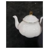 PRECITIME 27oz White Porcelain Teapot with Gold Trim, Classic Ceramic Teapot for Loose Leaf Tea & Tea Bags, Elegant Small Teapots for Daily Use or Gifts