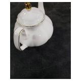 PRECITIME 27oz White Porcelain Teapot with Gold Trim, Classic Ceramic Teapot for Loose Leaf Tea & Tea Bags, Elegant Small Teapots for Daily Use or Gifts