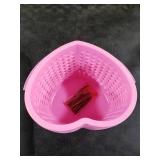 Acellegic 8 Pcs Valentine's Heart Shaped Basket with Handle 8X7X4 Plastic Slotted Fruit Baskets Food Storage Containers with Gift Bags for Mother's Day Kitchen Party (Pink)