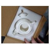 PRECITIME 27oz White Porcelain Teapot with Gold Trim, Classic Ceramic Teapot for Loose Leaf Tea & Tea Bags, Elegant Small Teapots for Daily Use or Gifts