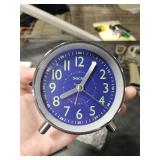 Anmileely Retro Analog Alarm Clock with Night Light, Battery Operated, Easy to Set - Ascending Alarm, Snooze, Simple Round Metal Design for Bedroom, Desk, Bedside, Travel, Kids, Adults, Heavy Sleepers