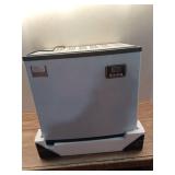 22.2 in. 400 lbs./24H Full Size Cube Ice Commercial Freestanding Ice Maker in Stainless Steel, and Overflow alert - Retail: $1,100 22.2 in. 400 lbs./24H Full Size Cube Ice Commercial Freestanding Ice Maker in Stainless Steel, and Overflow alert - Retail: $1,100