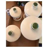 Canister set x4 w/ strawberry design--K