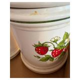 Canister set x4 w/ strawberry design--K