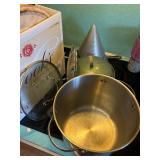 Pots, Pans & Colander Strainer--K