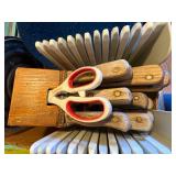 Porcelain Metal Plates, Knife Set Block & Bread Slicer--K