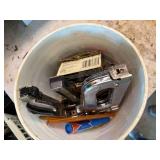 Staple Gun & Staples-- Gar