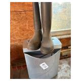 Paper Shredder & Size 10 Rubber Boots -- Gar