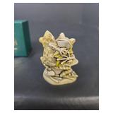 Harmony Kingdom \"Menage a Trois\" Stacked Frogs Figurine Box in Original Box TJFR3