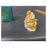 Harmony Kingdom \"Crock Pot\" Figurine Box with Original Box and Paper Insert TJAL2 Made in England