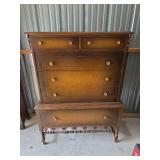 Traditional Maple Wood Chest of Drawers with Turned Legs