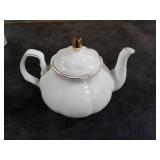 PRECITIME 27oz White Porcelain Teapot with Gold Trim, Classic Ceramic Teapot for Loose Leaf Tea & Tea Bags, Elegant Small Teapots for Daily Use or Gifts