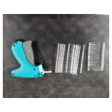 BEVTEE Price Tagging Guns for Clothes, Retail Price Tag Attacher Guns for Clothing (Not Stitch Gun), Includes 5 Needles, 1008 Barbs Fasteners, 1 Hard EVA Bag(Green)