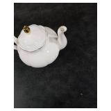 PRECITIME 27oz White Porcelain Teapot with Gold Trim, Classic Ceramic Teapot for Loose Leaf Tea & Tea Bags, Elegant Small Teapots for Daily Use or Gifts