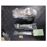 EWFEN Measuring Cups and Spoons Set, 7 Stainless Steel Nesting Measuring Cups & 7 Spoons, 5 Mini Measuring Spoons & 2 Detachable Rings, Kitchen Gadgets for Cooking & Baking, Round