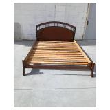 Traditional Wood Slat Bed Frame with Curved Headboard