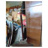 Art Easel ??   not sure what this is - - -