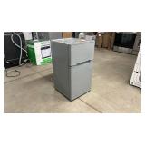 CRZOE 3.1 Cu.Ft Compact Mini Fridge and Freezer - Retail: $220