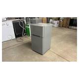 CRZOE 3.1 Cu.Ft Compact Mini Fridge and Freezer - Retail: $220