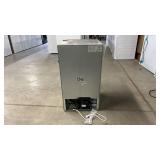 CRZOE 3.1 Cu.Ft Compact Mini Fridge and Freezer - Retail: $220