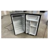 3.2 cu.ft Black IGLOO Mini Fridge - Retail: $499