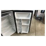 3.2 cu.ft Black IGLOO Mini Fridge - Retail: $499