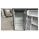 3.2 cu.ft Black IGLOO Mini Fridge - Retail: $499
