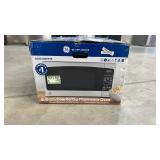 GE Countertop Microwave Oven - Retail: $260