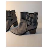Kenneth New York Gray Suede Ankle Boots