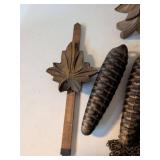 Black Forest Cuckoo Clock with Bird Motif / Bird is broken off