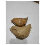 Acacia Wood Bird Statues Set Home DÃ©cor Bird Sculpture for Living Room, Bathroom, Office Modern Style Birds Decorative Ornaments (Set of 2) (4.5 x 2" x 2.5") one has Crack  - Retail: $12"