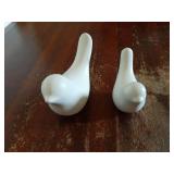Small White Birds Statues Home Decor Modern Style Decorative Ornaments for Living Room Decor, Bedroom, Office Desktop, Cabinets (2Pcs White Birds) - Retail: $10