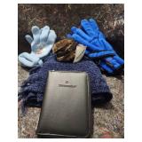 Winter Accessories Bundle - Samsonite Wallet and Thinsulate Gloves