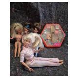 Barbie Girls Fashion Dolls with Deco Pack Set