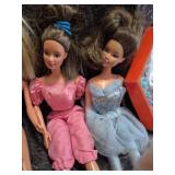 Barbie Girls Fashion Dolls with Deco Pack Set
