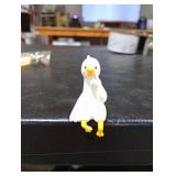 Gagas Daily White Duck Desk Shelf Sitter