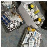 funest 4- Tier Medicine Storage Box Organizer Portable First Aid kit Box Empty with Handle, Multipurpose Medical Supply Organizer with Removable Tray, White ONE TRAY CORNER CRACKED