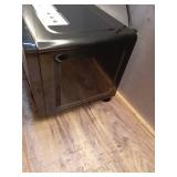 0.7 Cu. Ft. 700-Watt Countertop Microwave Oven in Black (Not Working)- Retail: $59