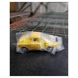 KiNSMART 1955 Chevrolet Stepside Pickup Truck 5 Inch 1:32 Scale Die Cast Metal Little Truck (Yellow)