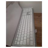 seenda Wireless Keyboard and Mouse Combo, Rechargeable Quiet Keyboard Mouse, Sleek and Ultra Thin Design, Full-Size with Number Pad for Windows, Laptop, PC, Notebook, Desktop- Silver and White - Retai