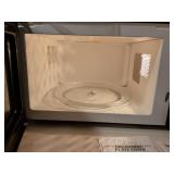 Hamilton Beach Microwave with Plate Covers