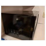 Hamilton Beach Microwave with Plate Covers