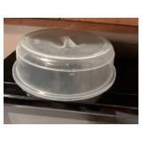 Hamilton Beach Microwave with Plate Covers