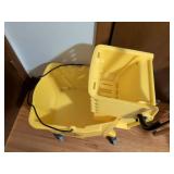 Rubbermaid Commercial Mop Bucket with Wringer