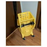 Rubbermaid Commercial Mop Bucket with Wringer